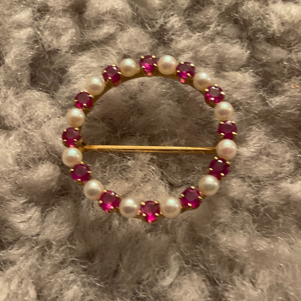 Gorgeous 14K gold stamped pearl and ruby brooch pin timeless beauty! 🌹❤️🌸